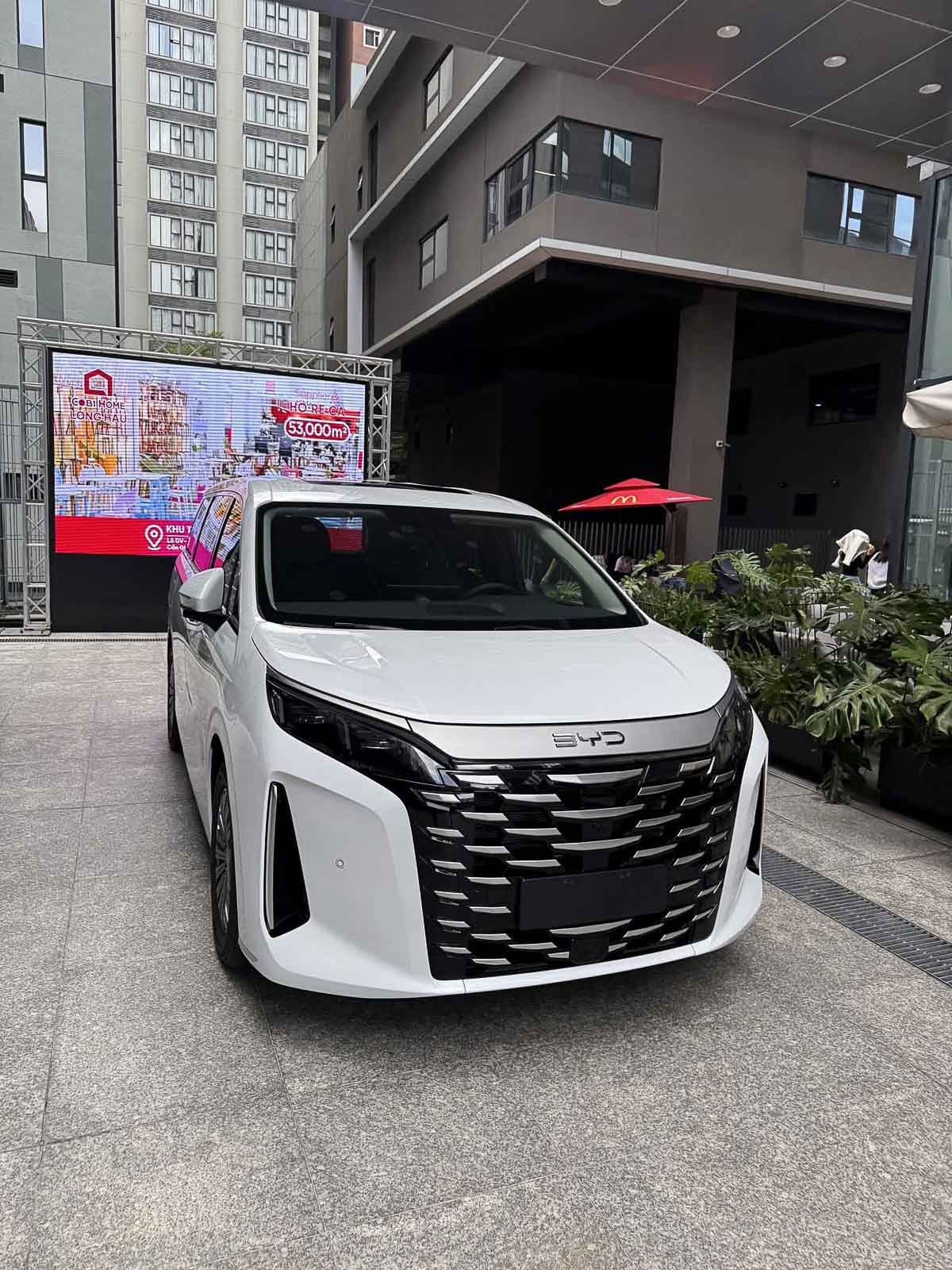 xedoisong byd m9 vietnam 7 BYD M9 bất ngờ xuất hiện tại Việt Nam, MPV 7 chỗ với động cơ PHEV, thiết kế sang như Toyota Alphard